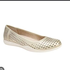 Cliffs by White Mountain Women's Gold Metallic Flats.